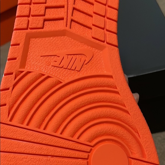 Jordan 1 mid